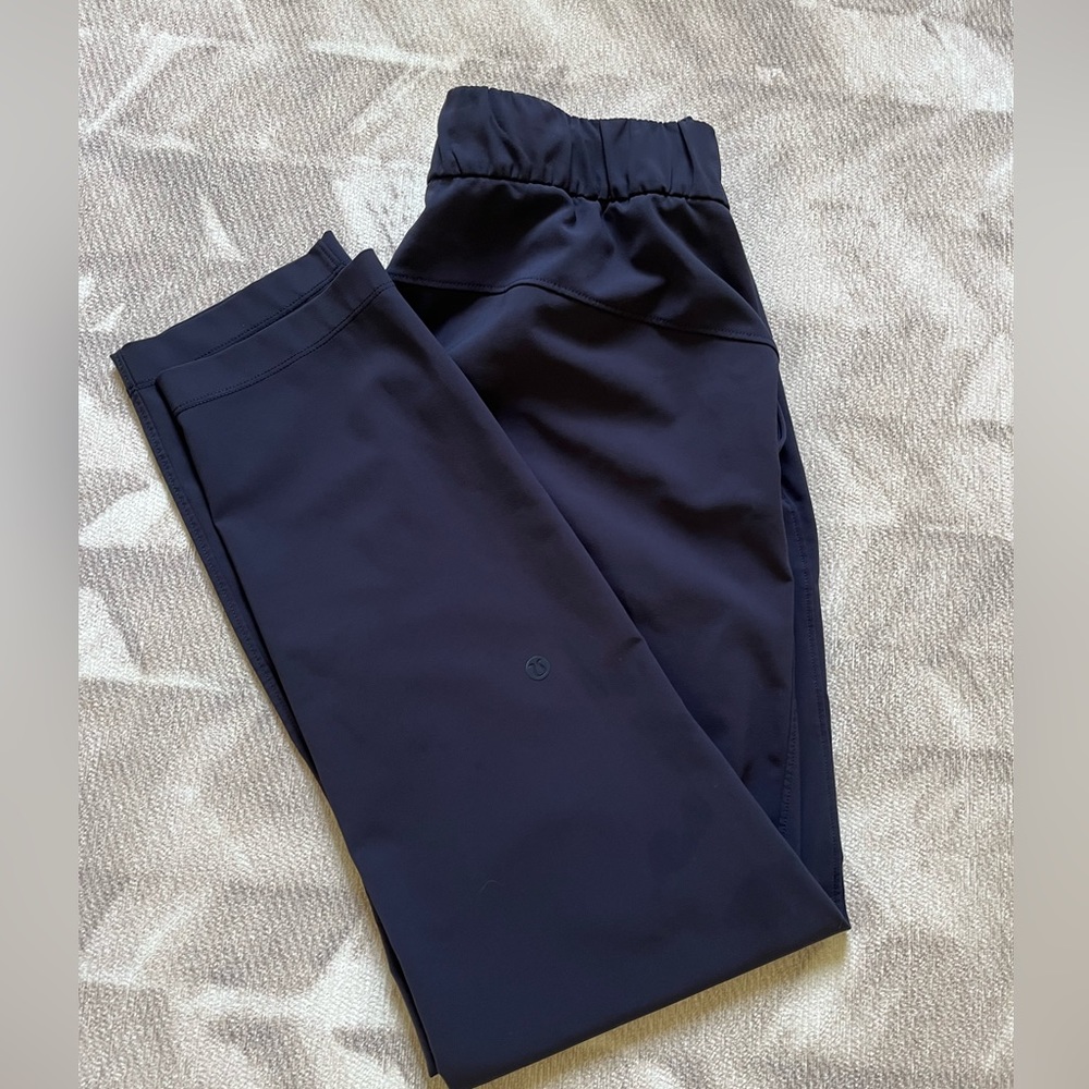 Lululemon On The Fly Pant *Woven 28" in Midnight Navy